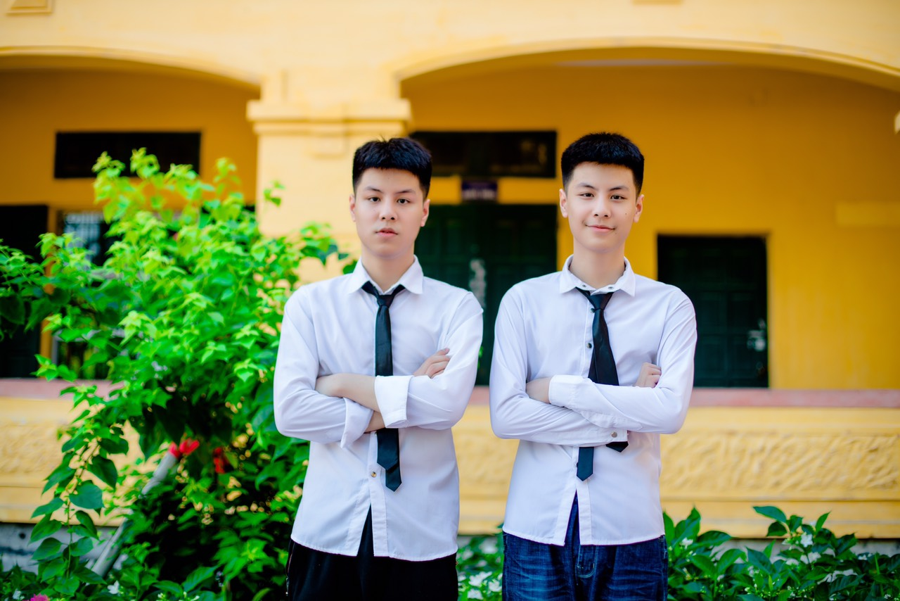 Bốn cặp song sinh chinh phục thành công kỳ thi tuyển sinh vào lớp 10 trường THPT chuyên Nguyễn Trãi